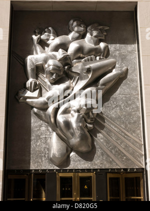 News, Edelstahl Flachrelief, Rockefeller Center, New York Stockfoto
