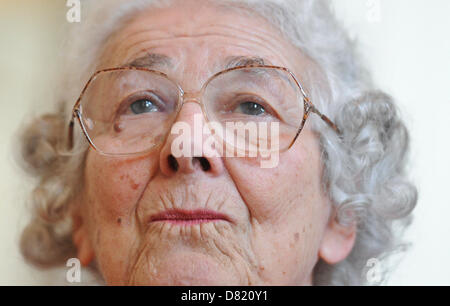 Berlin, Deutschland. 17. Mai 2013. Autorin Judith Kerr ist im Roten Rathaus in Berlin, Deutschland, 17. Mai 2013 erhielt. Kerr floh mit ihrer Familie im Jahr 1933 und lebt in London heute aus Nazi-Deutschland. Kerr wird 90 Jahre alt im Juni. Foto: OLE SPATA/Dpa/Alamy Live-Nachrichten Stockfoto