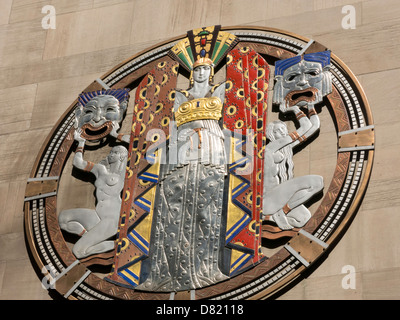 Detail durchbrochenen Plaque "Tanz, Drama und Lied" Radio City Musik Hall, Rockefeller Center, New York City Stockfoto