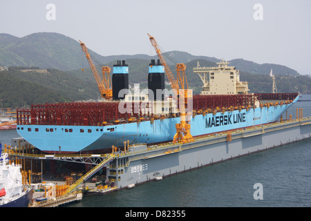 Maersk Linien 18, 000teu Triple-E-Containerschiff Marie Maersk, fotografiert während DSME Werft in Okpo Ausstattung Stockfoto