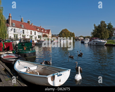 Ufer des großen Flusses Ouse in Ely, Cambridgeshire, England Stockfoto