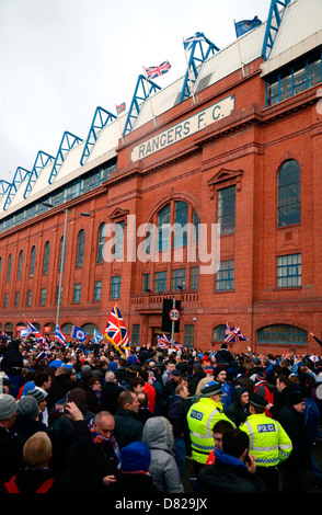 Rangers-Fans nehmen Sie Teil an einer Demonstration von Kinning Park, Ibrox Stadion von den Fans organisierten Gruppe BLUE ORDER zu demonstrieren Stockfoto