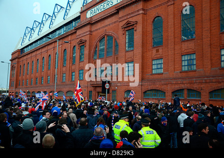 Rangers-Fans nehmen Sie Teil an einer Demonstration von Kinning Park, Ibrox Stadion von den Fans organisierten Gruppe BLUE ORDER zu demonstrieren Stockfoto