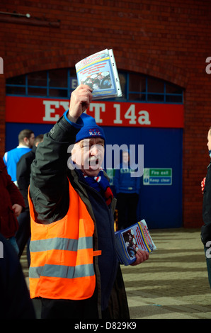 Rangers-Fans nehmen Sie Teil an einer Demonstration von Kinning Park, Ibrox Stadion von den Fans organisierten Gruppe BLUE ORDER zu demonstrieren Stockfoto