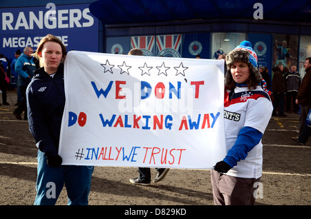 Rangers-Fans nehmen Sie Teil an einer Demonstration von Kinning Park, Ibrox Stadion von den Fans organisierten Gruppe BLUE ORDER zu demonstrieren Stockfoto