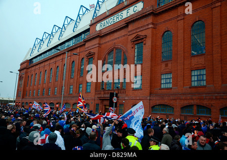 Rangers-Fans nehmen Sie Teil an einer Demonstration von Kinning Park, Ibrox Stadion von den Fans organisierten Gruppe BLUE ORDER zu demonstrieren Stockfoto