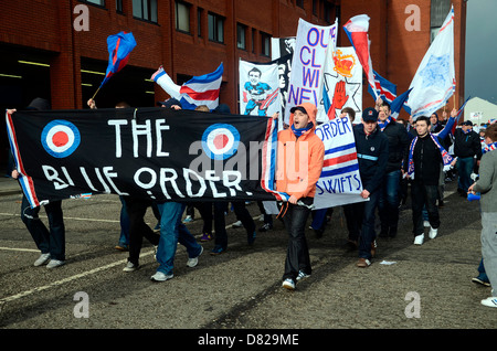 Rangers-Fans nehmen Sie Teil an einer Demonstration von Kinning Park, Ibrox Stadion von den Fans organisierten Gruppe BLUE ORDER zu demonstrieren Stockfoto