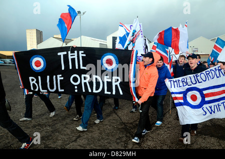 Rangers-Fans nehmen Sie Teil an einer Demonstration von Kinning Park, Ibrox Stadion von den Fans organisierten Gruppe BLUE ORDER zu demonstrieren Stockfoto