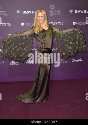 Berlin, Deutschland. 17. Mai 2013. Schwedische Tänzerin Isabel Edvardsson trifft für die deutsche Parfüm Awards "Duftstars" in Berlin, Deutschland, 17. Mai 2013. DUFTSTARS ist die wichtigste Auszeichnung der Parfüm in Deutschland. Foto: BRITTA PEDERSEN/Dpa/Alamy Live News Stockfoto