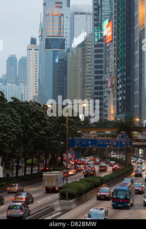 Lunge Wo Straßenverkehr im Zentrum, Kong Kong island Stockfoto