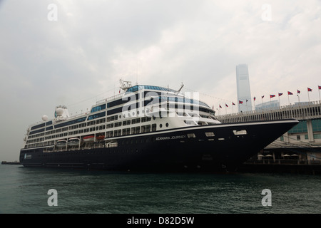 Kreuzfahrt Schiff festmachen am Ocean terminal, Victoria Harbour, Kowloon, Hong Kong Stockfoto