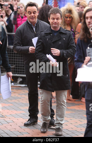 Anthony McPartlin und Declan Donnelly aka Ameise und Dez Ankunft bei den Auditions für "Britain es Got Talent" im ICC Stockfoto