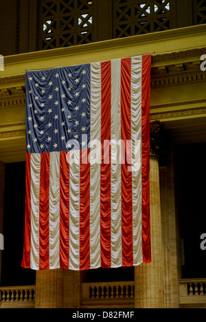 Amerikanische Flagge Burgsaal und Concourse Union station Chicago Amerika Stockfoto