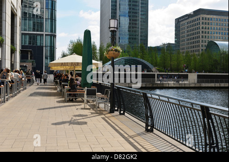 Tägliche Aktivitäten in Reuters Plaza, Canary Wharf, London, England, Vereinigtes Königreich. Stockfoto