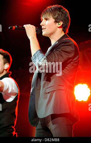 James Maslow Big Time Rush führt auf der Bühne im Air Canada Centre während ihrer The besser mit U-Tour. Toronto, Kanada- Stockfoto