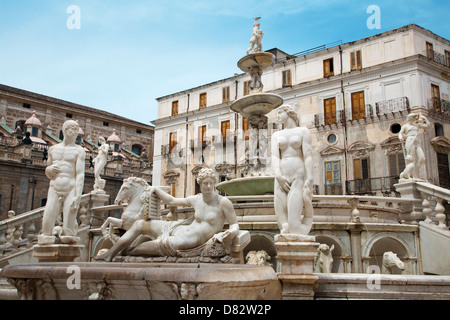 Palermo - Florentiner Brunnen auf der Piazza Pretoria Stockfoto