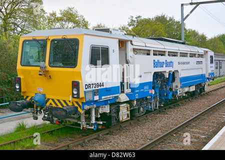 Die Bahn Wartung Maschine hergestellt von Plasser & Theurer & von Balfour Beatty stationär in Abstellgleis bei shenfield Brentwood Essex UK betrieben Stockfoto