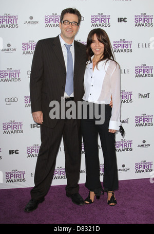 Jon Tenney, Leslie Urdang 27. Annual Independent Spirit Awards im Santa Monica Beach - Ankünfte Los Angeles, Kalifornien- Stockfoto