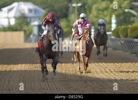 Baltimore, Maryland, USA. 17. Mai 2013. Letzten Gunfighter (#7, links), Javier Castellano, gewinnt der Pimlico-Special bei Pimlico Race Course in Baltimore, Maryland. Trainer ist Chad Brown. (Bild Kredit: Kredit: Joan Fairman Kanes/Eclipse/ZUMAPRESS.com/Alamy Live-Nachrichten) Stockfoto