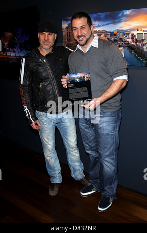 Peter Lik und Joey Fatone Peter Lik Galerie Eröffnung am Shoppes im Mandalay Bay Resort and Casino Las Vegas, Nevada- Stockfoto