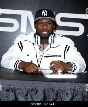 50 Cent (richtiger Name Curtis Jackson) erscheint auf dem 'SMS' Audio-stand auf der 2012 International CES in Las Vegas Convention Stockfoto