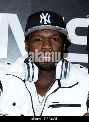 50 Cent (richtiger Name Curtis Jackson) erscheint auf dem 'SMS' Audio-stand auf der 2012 International CES in Las Vegas Convention Stockfoto