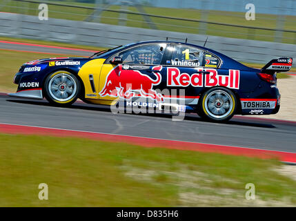 Austin, Texas, USA. 17. Mai 2013. Jamie Whincup #1 Triple acht Engineering während V8 Supercars Praxis 3 am ersten Tag des Austin 400 in Austin, TX. Bildnachweis: Cal Sport Media / Alamy Live News Stockfoto