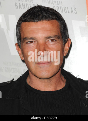 Antonio Banderas "Drunter und drüber" Los Angeles premiere im Theater DGA - Ankünfte Los Angeles, Kalifornien - 05.01.12 Stockfoto