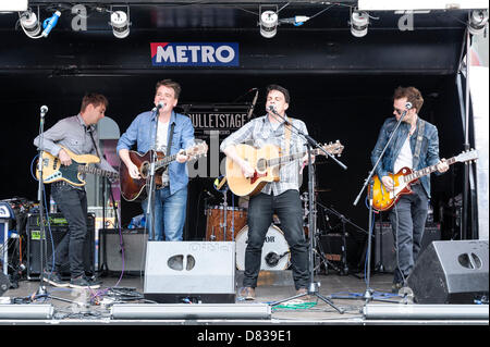 Brighton, UK. 17. Mai 2013. Die Dunwells spielt Fahrzeugproduzent Square (The Festival Hub) als Teil von The Great Escape Festival 2013 auf 17.05.2013 in Brighton. Personen im Bild: Jonny Lamb, Rob Clayton, David Dunwell, Joseph Dunwell, Dave Hanson. Bild von Julie Edwards/Alamy Live-Nachrichten Stockfoto