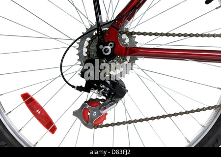 Nahaufnahme des MTB Sport 21-Gang Mountainbike Fahrrad Hinterrad isoliert auf weißem Hintergrund Stockfoto