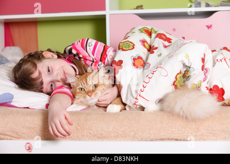 Mädchen mit Sibirische Katze Stockfoto