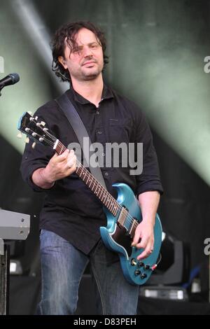 Baltimore, Maryland, USA. 17. Mai 2013. GOO GOO DOLLS führen in das Infield bei Pimlico Race Course. (Bild Kredit: Kredit: Sue Kawczynski/Eclipse/ZUMAPRESS.com/Alamy Live-Nachrichten) Stockfoto