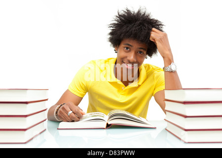 Afroamerikanische Schüler lesen Bücher, über weißem Hintergrund - Afrikaner Stockfoto