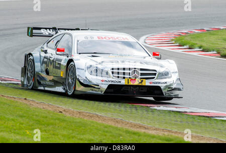 Brands Hatch, Großbritannien. 18. Mai 2013. Christian Vietoris (GER) fahren, das Beenden von Mercedes AMG DTM-Team Media@Home Mercedes AMG C-Coupé Graham Hill Bend während der DTM Deutsche Tourenwagen Meisterschaft Praxis von Brands Hatch. Bildnachweis: Aktion Plus Sportbilder / Alamy Live News Stockfoto