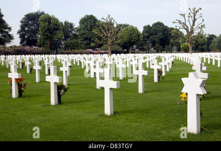 Niederlande. SÜD-LIMBURG. MARGRATEN; 2. WELT KRIEG AMERIKANISCHE FRIEDHOF GRÄBER EINSCHLIEßLICH JÜDISCHE GRAB IM VORDERGRUND Stockfoto