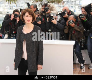 GINA MCKEE JIMMY P. PSYCHOTHERAPIE EINE PRÄRIE-INDIANER. PHOTOCALL. CANNES FILM FESTIVAL 2013 CANNES Frankreich 18 Mai 2013 Stockfoto