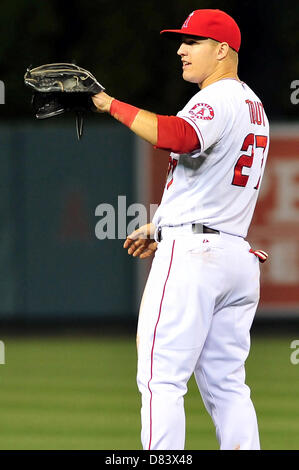 Anaheim, Kalifornien, USA. 17. Mai 2013. Angels' Mike Forelle #27 während der Major League Baseball Spiel zwischen den Chicago White Sox und die Los Angeles Angels of Anaheim im Angel Stadium in Anaheim, Kalifornien. Josh Thompson/Cal Sport Media/Alamy Live-Nachrichten Stockfoto