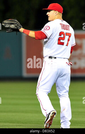 Anaheim, Kalifornien, USA. 17. Mai 2013. Angels' Mike Forelle #27 während der Major League Baseball Spiel zwischen den Chicago White Sox und die Los Angeles Angels of Anaheim im Angel Stadium in Anaheim, Kalifornien. Josh Thompson/Cal Sport Media/Alamy Live-Nachrichten Stockfoto