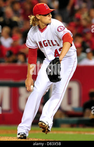 Anaheim, Kalifornien, USA. 17. Mai 2013. Angels' Garrett Richards #43 Stellplätze während der Major League Baseball Spiel zwischen den Chicago White Sox und die Los Angeles Angels of Anaheim im Angel Stadium in Anaheim, Kalifornien. Josh Thompson/Cal Sport Media/Alamy Live-Nachrichten Stockfoto