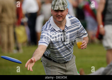 Baltimore, Maryland, USA. 18. Mai 2013. Motorsport-Fans beginnen die Infield-Party in Pimlico Race Course in Baltimore, MD am 18.05.13. (Bild Kredit: Kredit: Ryan Lasek/Eclipse/ZUMAPRESS.com/Alamy Live-Nachrichten) Stockfoto