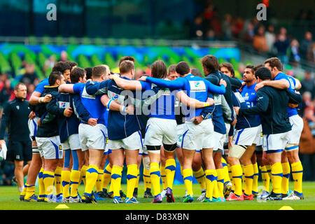 Dublin, Irland. 18. Mai 2013. Clermont-Team huddle vor der Heineken-Cup-Finale zwischen ASM Clermont Auvergne und Toulon aus dem Aviva Stadion. Bildnachweis: Aktion Plus Sportbilder / Alamy Live News Stockfoto