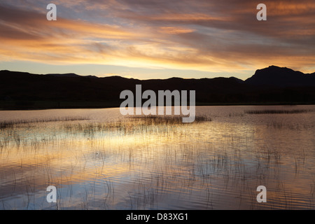 Sonnenuntergang über Loch Tollaidh, Torridon, Wester Ross, North West Highlands, Schottland. Stockfoto