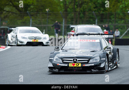 Brands Hatch, Großbritannien. 18. Mai 2013. Daniel Juncadella (ESP) das Heck Mercedes AMG DTM Mercedes AMG C-Coupé während der DTM Deutsche Tourenwagen Meisterschaft Qualifikation von Brands Hatch zu fahren. Bildnachweis: Aktion Plus Sportbilder / Alamy Live News Stockfoto