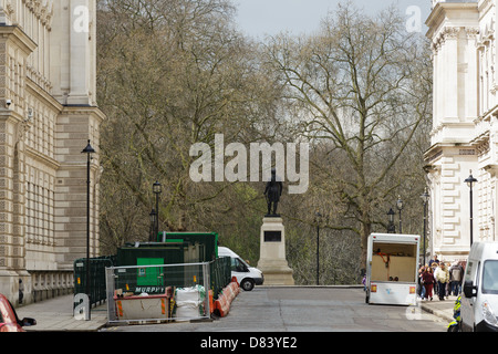 King Charles Street und Generalmajor Robert Clivebronze Statue in London in der Nähe von Parlament und St. James Park, Großbritannien Stockfoto