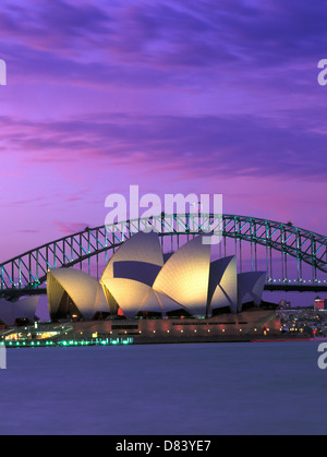 Sydney Harbour Bridge und Sydney Opera House, Sydney, New South Wales, Australien Stockfoto