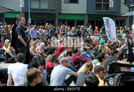 Brighton UK 18. Mai 2013 - Massen genießen das große Entweichen Musikfestival in der Stadt an diesem Wochenende. Stockfoto