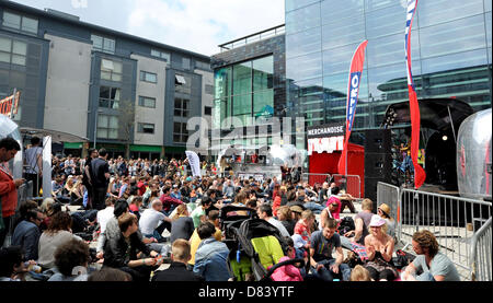 Brighton UK 18. Mai 2013 - Massen genießen das große Entweichen Musikfestival in der Stadt an diesem Wochenende. Stockfoto