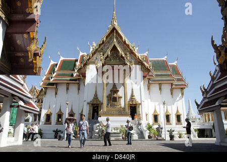 Dusit Maha Prasat Thronsaal im Grand Palace Tempel in Bangkok, Thailand Stockfoto