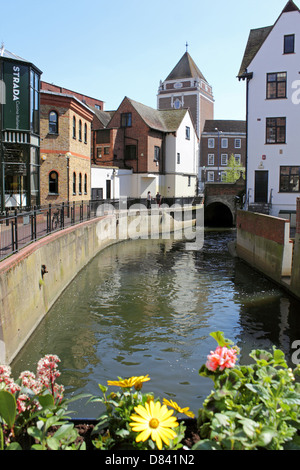 Den Hogsmill-Fluss in Kingston-Upon-Thames, Surrey, England UK Stockfoto