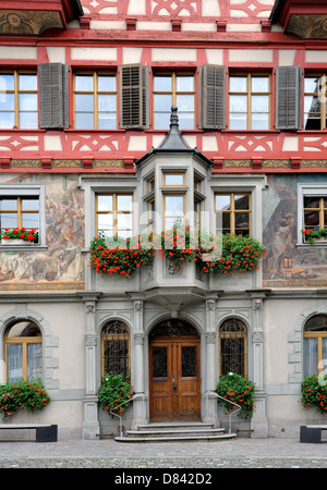Fassade des Hauses in der kleinen Stadt Stein bin Rhein, Schweiz Stockfoto